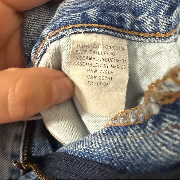 Tommy Hilfiger Cut Off Denim Shorts Women’s Size 30 - Picture 6 of 6